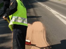 Ropa lała się z cysterny. Olsztyn zakorkowany