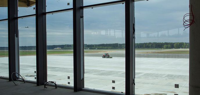 Test świateł nawigacyjnych na lotnisku Olsztyn-Mazury