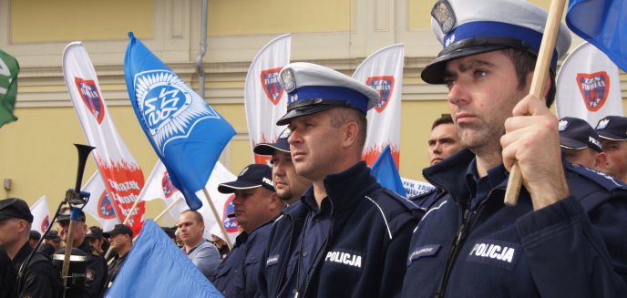 Pikieta służb mundurowych w Olsztynie: ''Chcemy prawdziwej zmiany, a nie PR-owych zagrywek''
