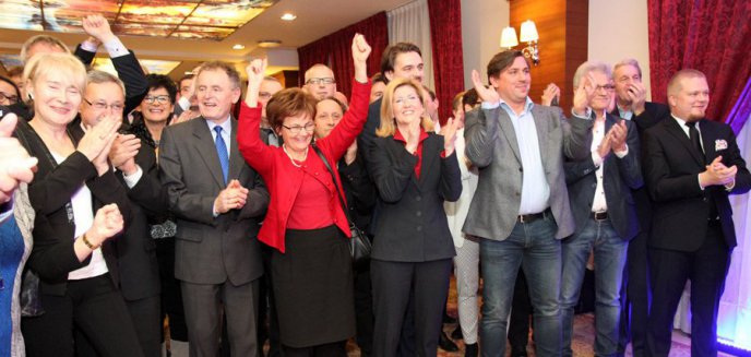 Exit poll: PiS wygrywa wybory! Wielka radość w lokalnym sztabie [ZDJĘCIA]
