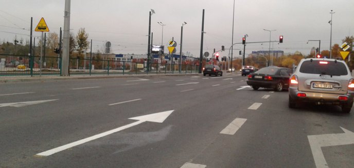 Kierowcy pytają o prawoskręt na ul. Tuwima. Drogowcy odpowiadają