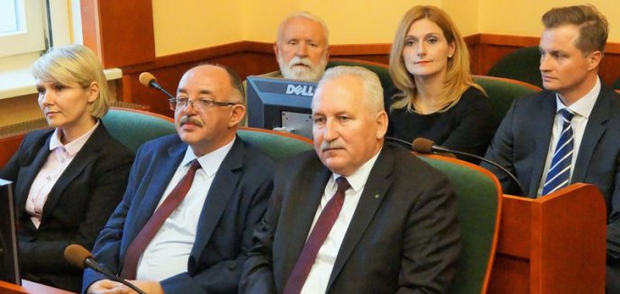 Zarząd województwa potwierdzony - Kuchciński w nowej roli. Sprawa mandatu w prokuraturze