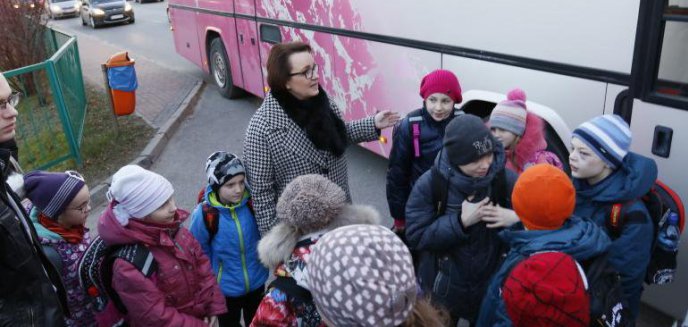 Artykuł: Minister edukacji odprowadziła dzieci z Mariupola do szkoły w Stawigudzie