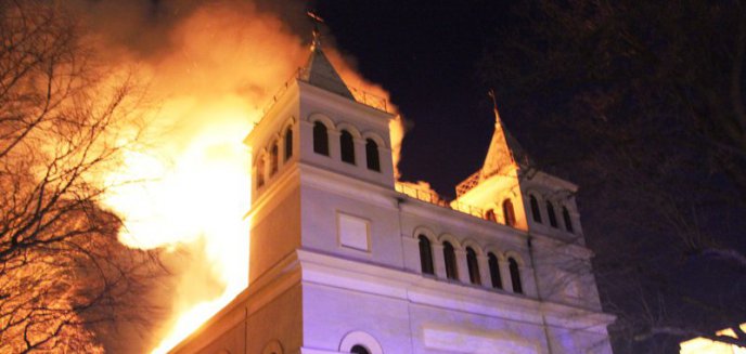 Artykuł: Spłonął kościół w Braniewie [ZDJĘCIA]