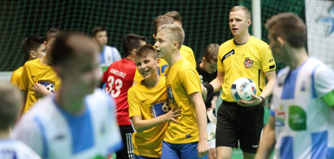 Młodzi piłkarze z Polski i zagranicy walczą w Stomil Cup [ZDJĘCIA]