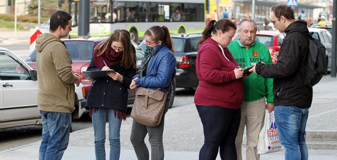 Zbierali podpisy w sprawie referendum przeciwko imigrantom [ZDJĘCIA]