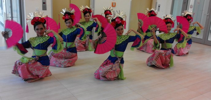 Artykuł: Tancerze z Indonezji w olsztyńskim Szpitalu Dziecięcym