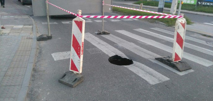 Na Gdyńskiej zapadł się asfalt