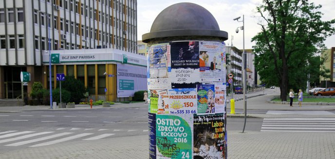 W Muzeum Nowoczesności o reklamowym chaosie