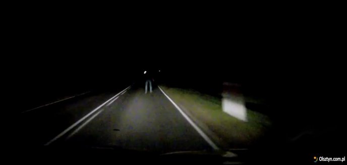 Artykuł: Nocą szedł środkiem ruchliwej drogi. Bez odblasków