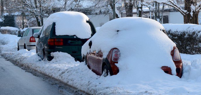 Artykuł: Myślała, że ktoś ukradł jej auto. Samochód ''ukrył się'' pod śniegiem