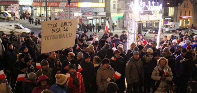 Strajk obywatelski w Olsztynie. ''Nie jesteśmy ubekami – chcemy tylko wolności'' [ZDJĘCIA]