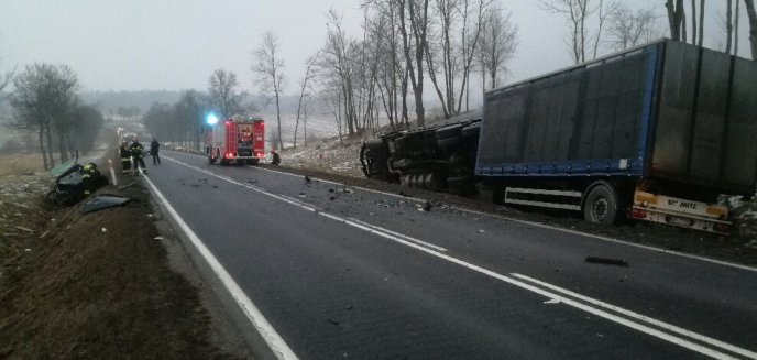 Artykuł: Poważny wypadek na trasie Olsztyn-Lidzbark Warmiński. Tir zderzył się z osobówką