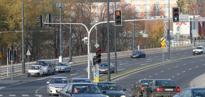 Zmiany w sygnalizacji świetlnej na olsztyńskich skrzyżowaniach. Znikną niektóre bezkolizyjne lewoskręty
