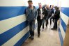 Mariusz Borkowski (po lewej) po niezwykle długiej rozmowie z nowym szkoleniowcem Arturem Derbinem