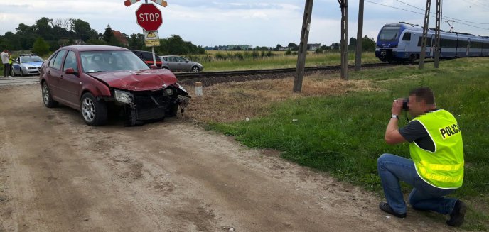 Nie miał uprawnień i wjechał pod pociąg [ZDJĘCIA]