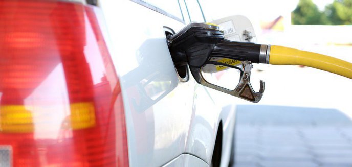 Artykuł: Podwyżki plus -  cena paliwa w górę. ''PiS znowu oszukało suwerena''
