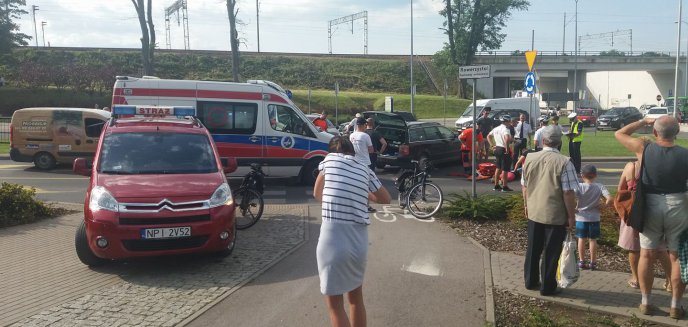 Potrącenie rowerzystki na rondzie Ofiar Katastrofy Smoleńskiej [FOTO]