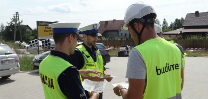 Olsztyn: Zakaz wyprzedzania dla samochodów ciężarowych. Policjanci kontrolują