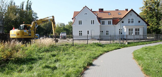 Niszczejąca willa w Parku Centralnym zyskuje nowe życie. Będzie hostel [ZDJĘCIA]