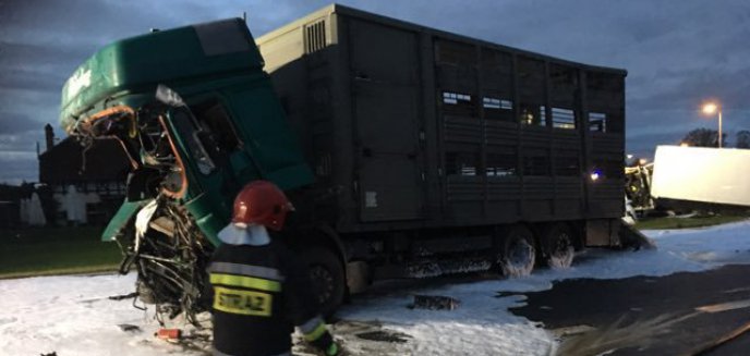 Zderzenie ciężarówek. Droga Ostróda-Olsztyn wciąż zablokowana