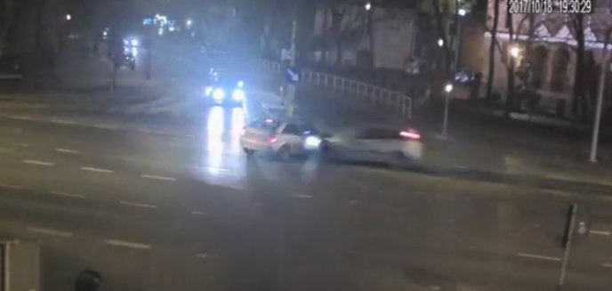 Kolejny wypadek na kolizyjnym lewoskręcie w Olsztynie [FILM]