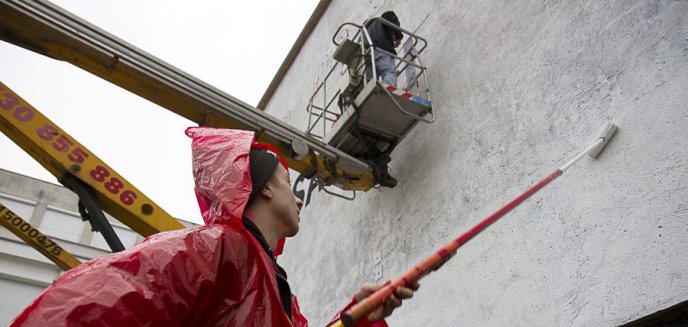''Dobre pomysły są pełne ludzi''. Powstaje nowy mural w Olsztynie [ZDJĘCIA]