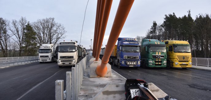 Artykuł: Próba obciążeniowa mostu w ciągu obwodnicy Ostródy [ZDJĘCIA]