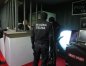 W tego typu lokalach zazwyczaj bary odgrodzone są specjalnymi kratami