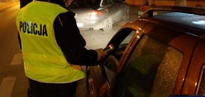 Pijany Ukrainiec wsiadł za kierownicę. Zatrzymał się na latarni