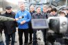 Konferencja prasowa radnych i działaczy PiS przed olsztyńskim stadionem