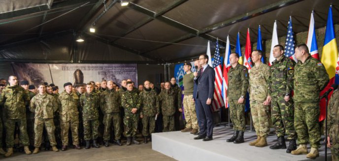 Premier Mateusz Morawiecki odwiedził żołnierzy NATO w Bemowie Piskim