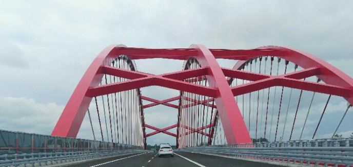 Artykuł: Imponujący most otwarty. Póki co jeździmy jedną jezdnią