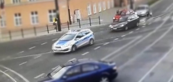 Artykuł: Policjanci eskortowali samochód z rannym nastolatkiem [FILM]