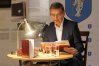 Prezydent Olsztyna, Piotr Grzymowicz, rozpoczął olsztyńskie "Narodowe Czytanie" powieści Stefana Żeromskiego