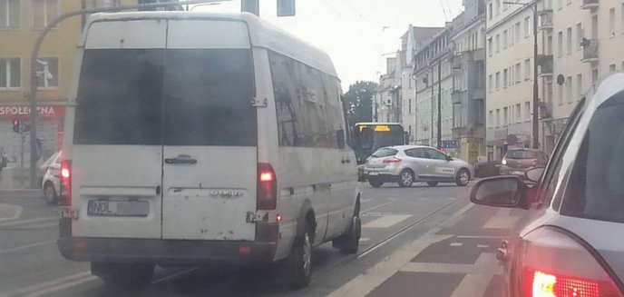 Prywatni przewoźnicy jeżdżą trambuspasami. ''Łamią przepisy''