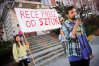Pikieta przed biurem Prawa i Sprawiedliwości w Olsztynie