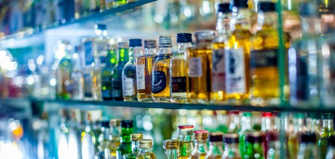 Radni PO chcą cofnięcia zakazu nocnej sprzedaży alkoholu. Radni PiS protestują