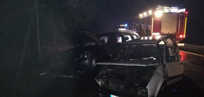 Artykuł: Czołowe zderzenie dwóch aut pod Olsztynem [ZDJĘCIA]