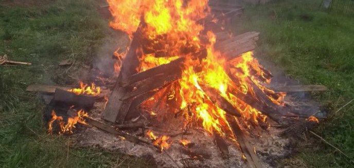Artykuł: Rozpalili ognisko z... odpadów budowlanych