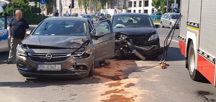 Pijany kierowca spowodował kolizję na ważnym skrzyżowaniu w Olsztynie [ZDJĘCIA, WIDEO]