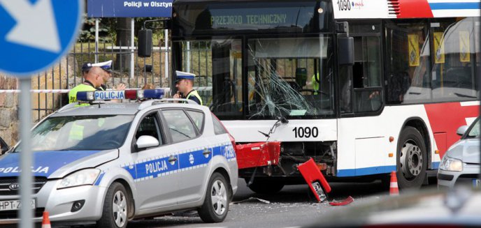 Artykuł: Nieznany sprawca ostrzelał autobus MPK na olsztyńskich Jarotach