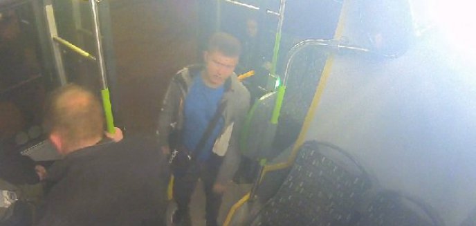 Ukradł plecak z autobusu MPK. Pomóż policji ustalić tożsamość sprawcy