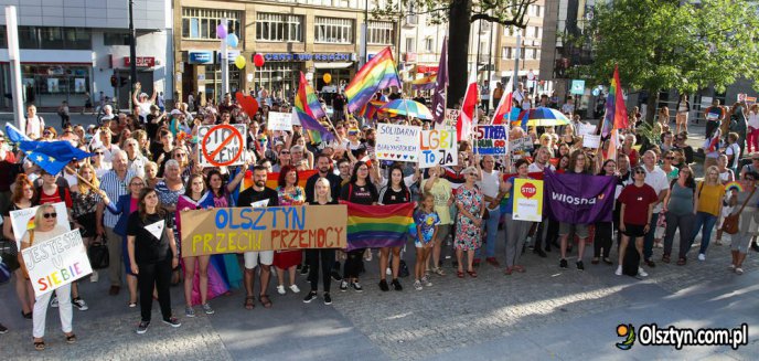 Artykuł: ''Białystok, dziękujemy!'' Kilkaset osób na demonstracji przed ratuszem w Olsztynie [ZDJĘCIA, WIDEO]