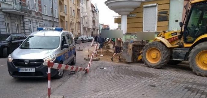 Artykuł: Samowolka budowlańców na olsztyńskich ulicach. Jeden zablokował chodnik, inny zamknął ulicę