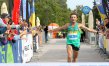 Wojciech Kopeć na linii mety podczas IV Ukiel Olsztyn Półmaratonu