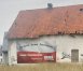 Stodoła w Piszu, na której zawisł banner Prawa i Sprawiedliwości