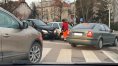 W poniedziałek po południu na skrzyżowaniu ul. Barczewskiego i Śliwy doszło do wypadku dwóch aut osobowych. W wyniku zderzenia jedna osoba trafiła do szpitala