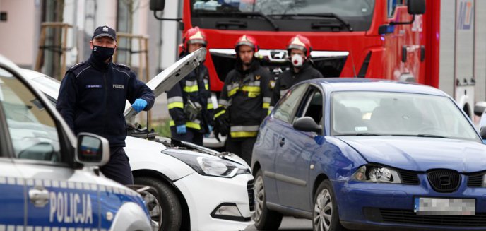 Wypadek na skrzyżowaniu ul. Partyzantów i Mazurskiej w Olsztynie. Jedna osoba trafiła do szpitala [ZDJĘCIA]