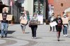 Niedzielny protest na olsztyńskiej starówce zorganizowany przez lokalne struktury Komitetu Obrony Demokracji